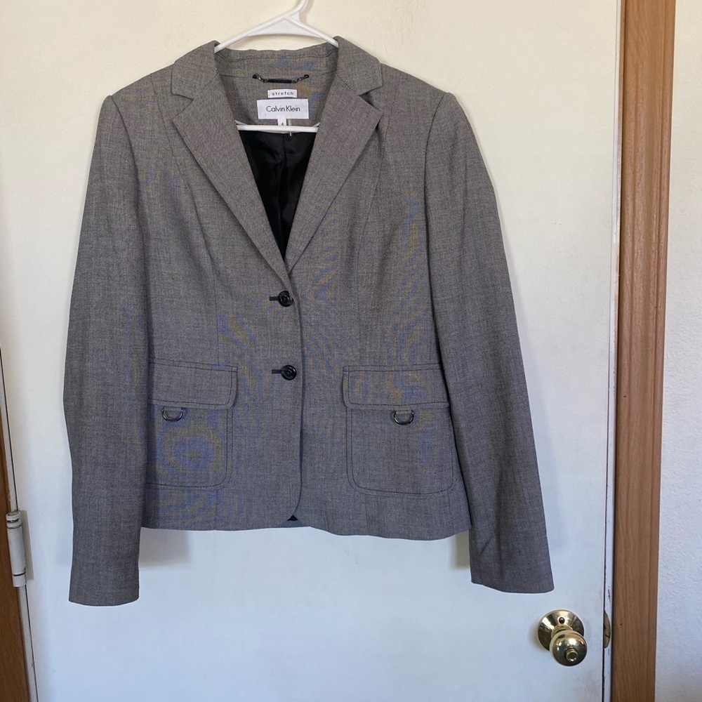 Like new Calvin Klein ladies stretch size 4 blazer